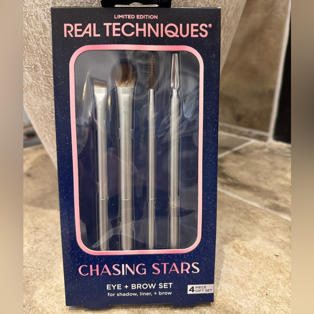Real Techniques Limited Edition “Chasing Stars” 4 Piece Eye + Brow Set